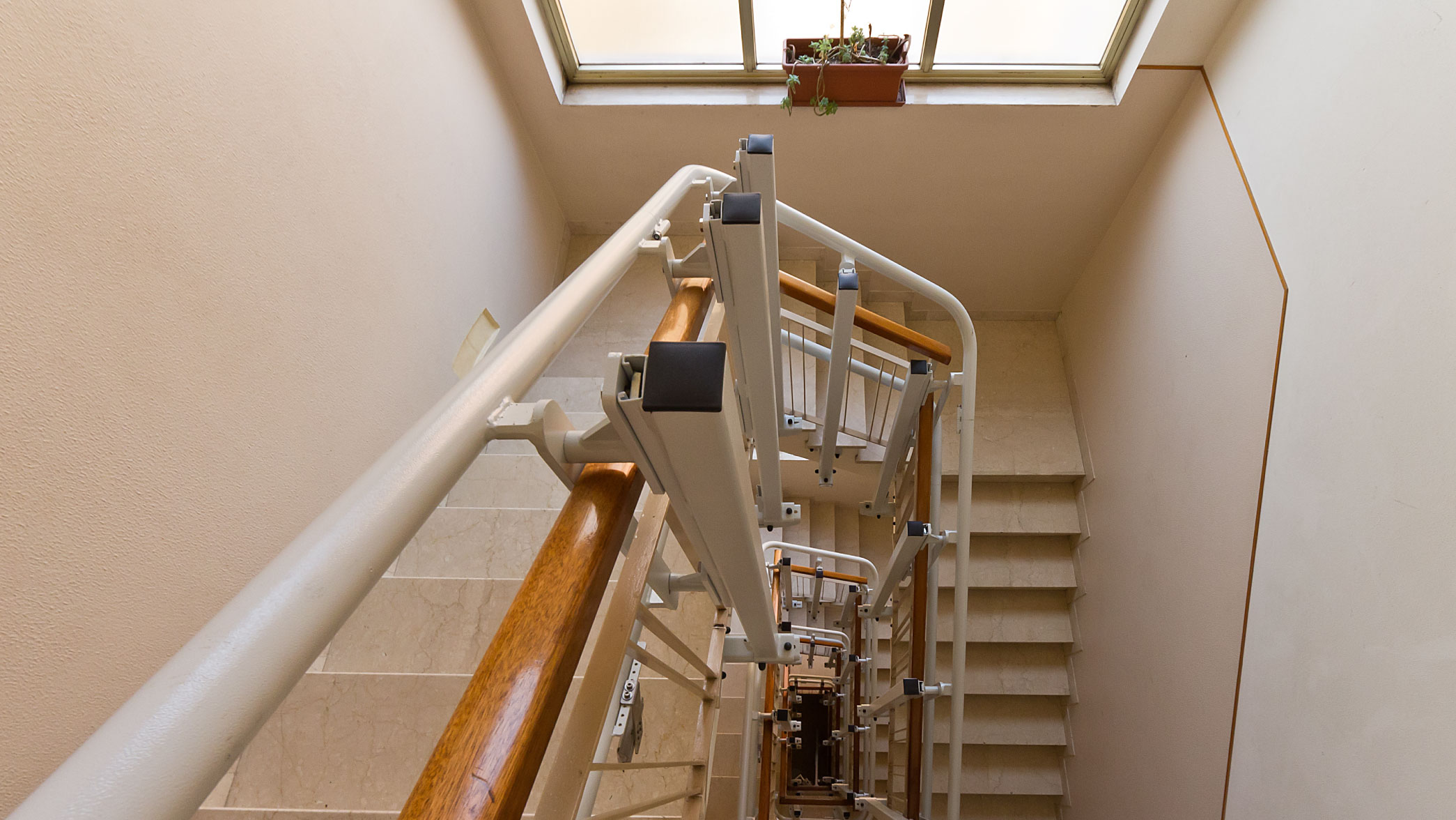 Cadeira elevatória para escada curva Vivaz de KONE Motus