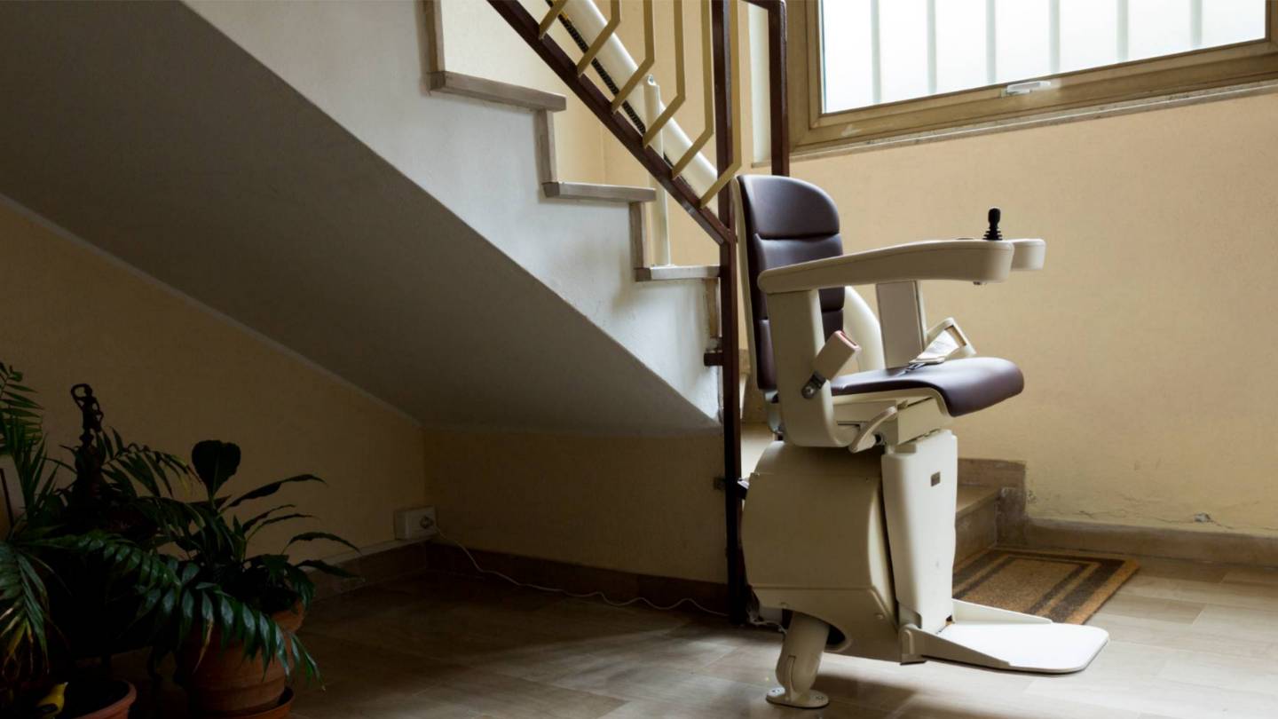 Cadeira elevatória da interior Vivaz da KONE Motus